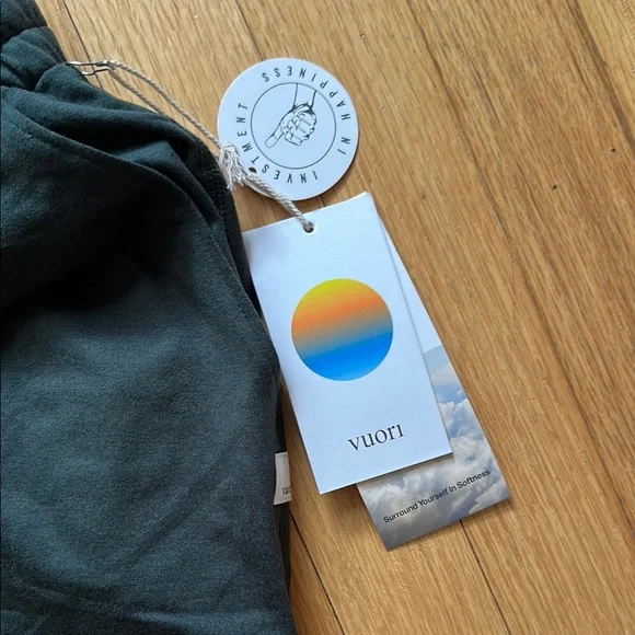 NWT Vuori performance Jogger- Aspen Heather - Picture 3 of 4